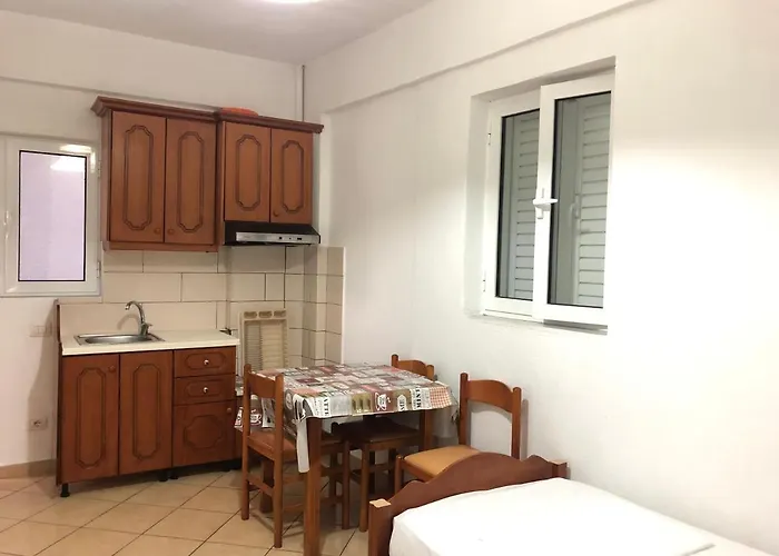 Center Hotel Pirro